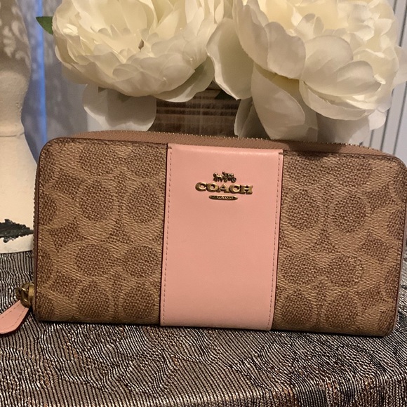 Coach Slim Accordion Zip Wallet In Colorblock Signature Canvas. Tan and pink - Picture 1 of 10